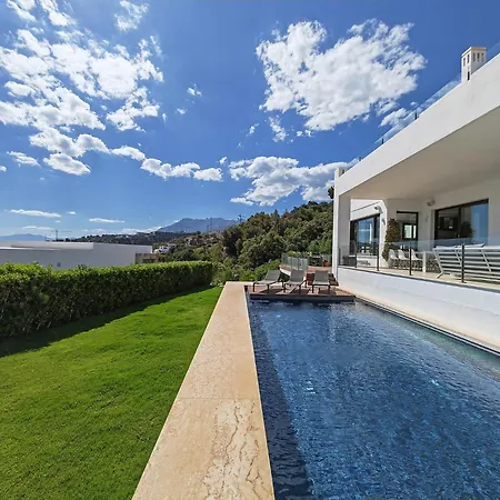 Modern With Amazing Sea View * מארבלה