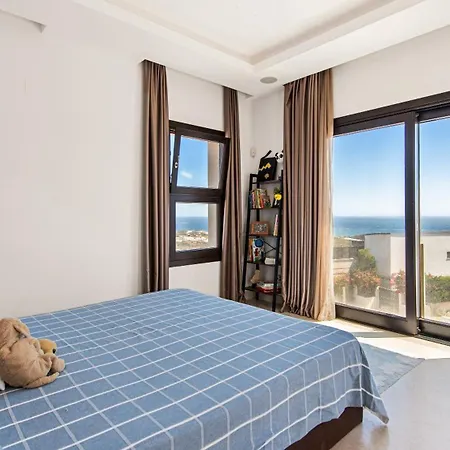 Modern With Amazing Sea View בית נופש